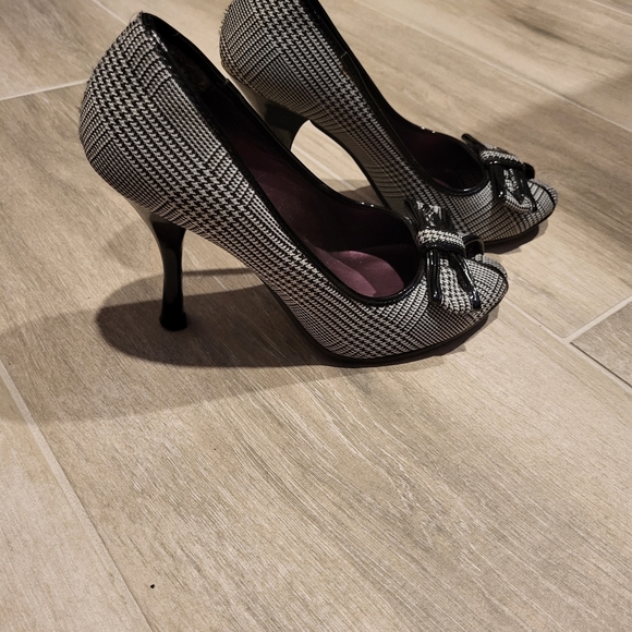 Shoes - Picture 2 of 3